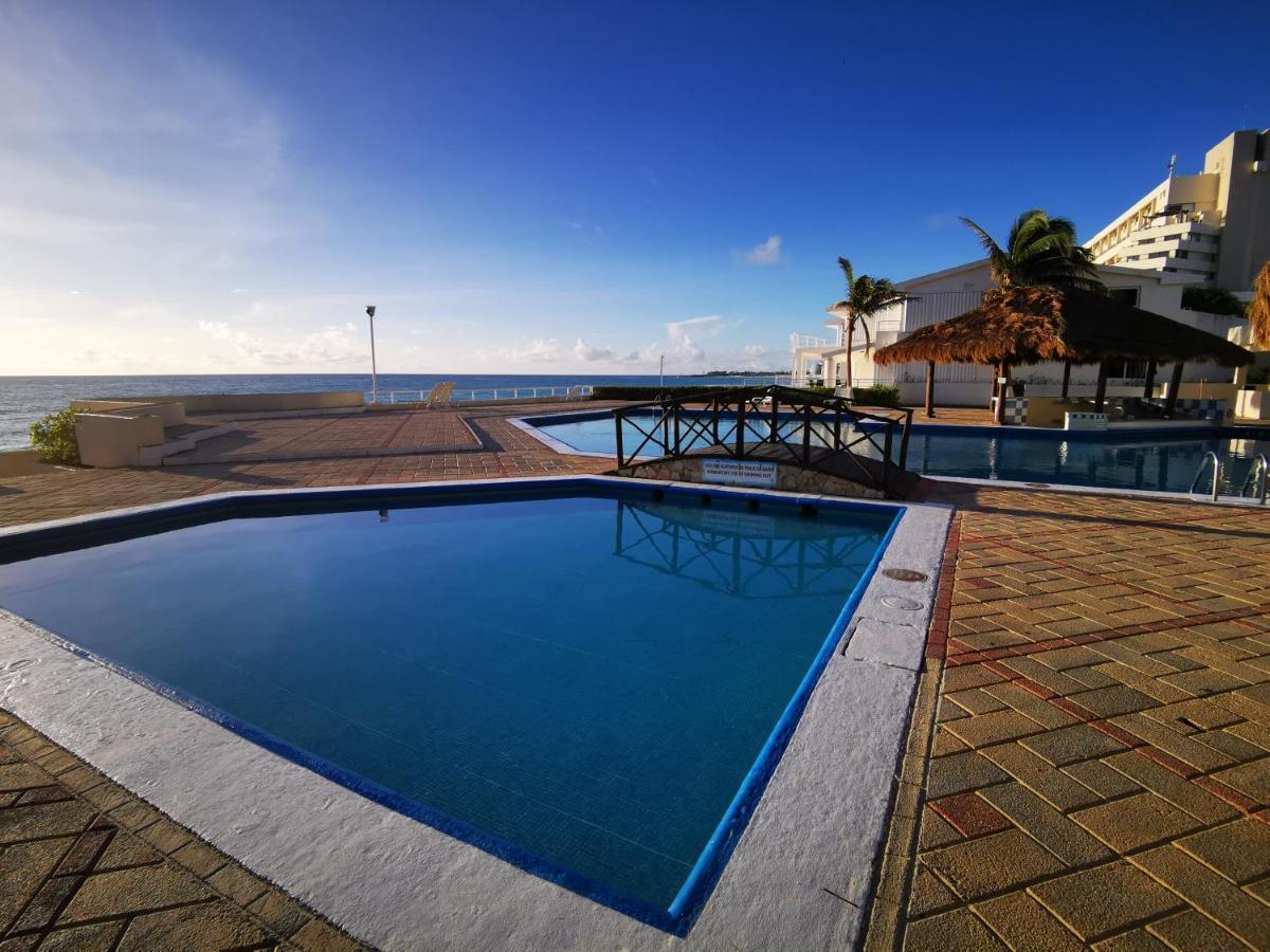 Brisas Beachfront Studios In Hotel Zone Cancún Exterior foto