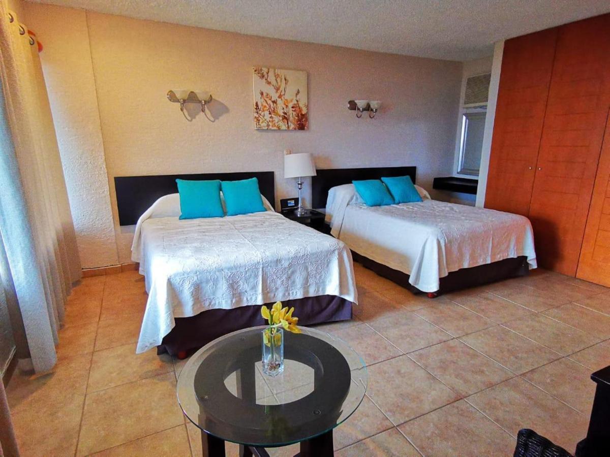 Brisas Beachfront Studios In Hotel Zone Cancún Exterior foto