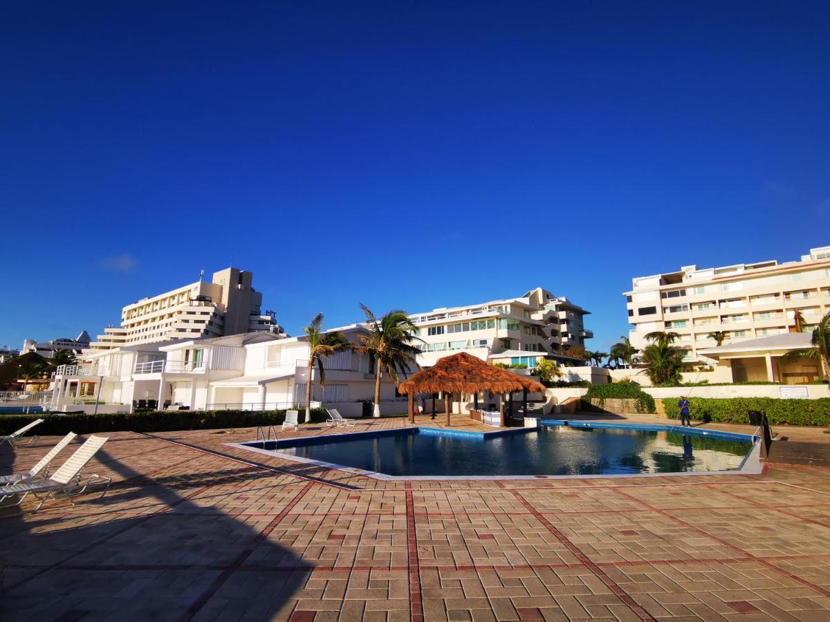 Brisas Beachfront Studios In Hotel Zone Cancún Exterior foto