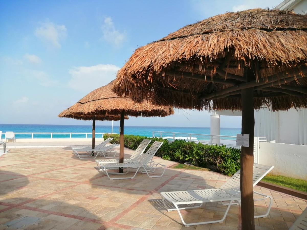 Brisas Beachfront Studios In Hotel Zone Cancún Exterior foto